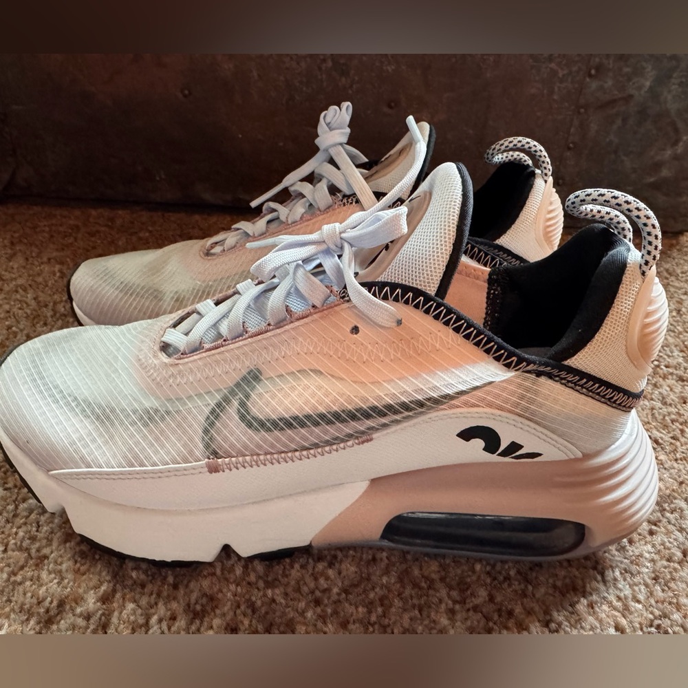 Women’s Nike Air Max 2090